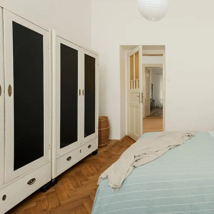 Artisan & Old-Timey 2 Bedrooms Home Πράγα