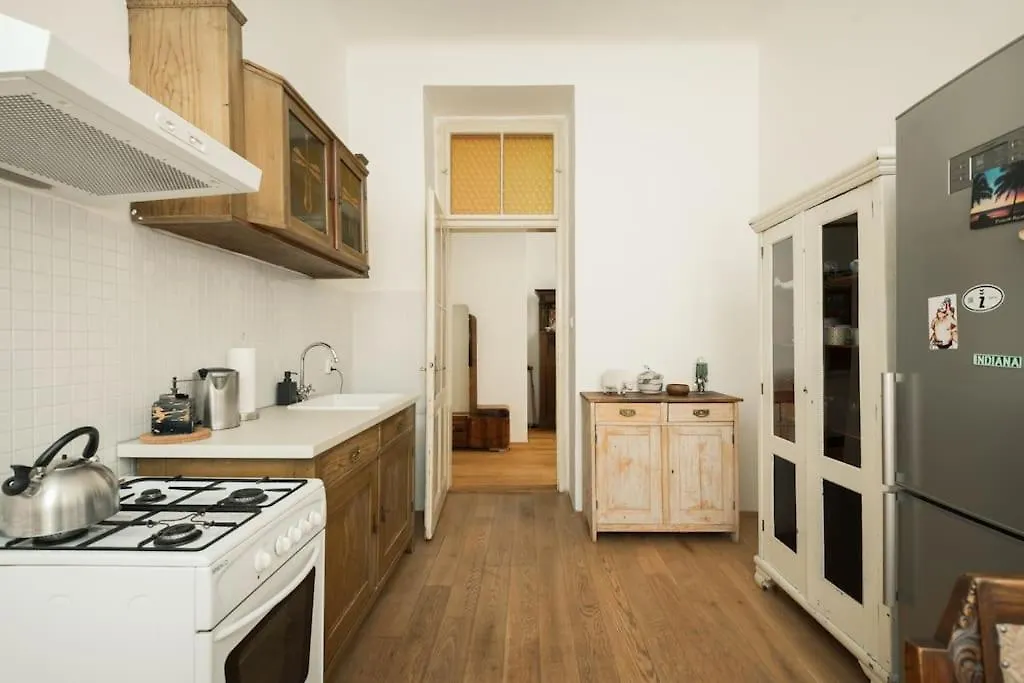 Artisan & Old-Timey 2 Bedrooms Home Πράγα Διαμέρισμα