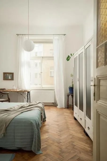 Artisan & Old-Timey 2 Bedrooms Home Πράγα