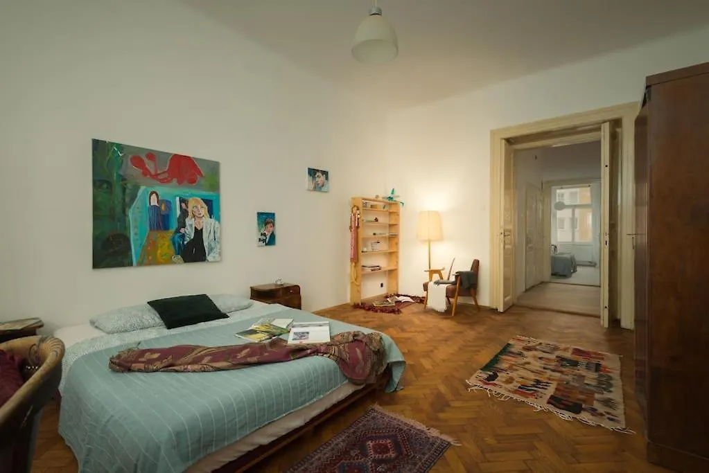 Artisan & Old-Timey 2 Bedrooms Home Πράγα